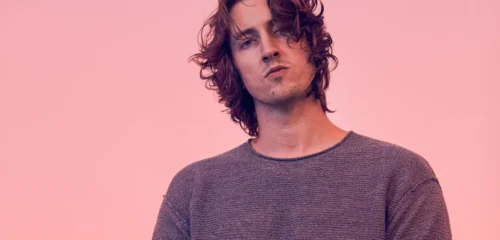 Dean Lewis estrena su nuevo single "Trust Me Mate"