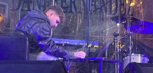 Dani Fernández quiso sorprender a su público en la presentación de su nuevo single Todo cambia el primer sencillo de su próximo álbum