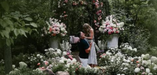 “Tu profesora de inglés y tu profesor de gimnasio se van a casar”. Así anunció la cantante Taylor Swift su compromiso.